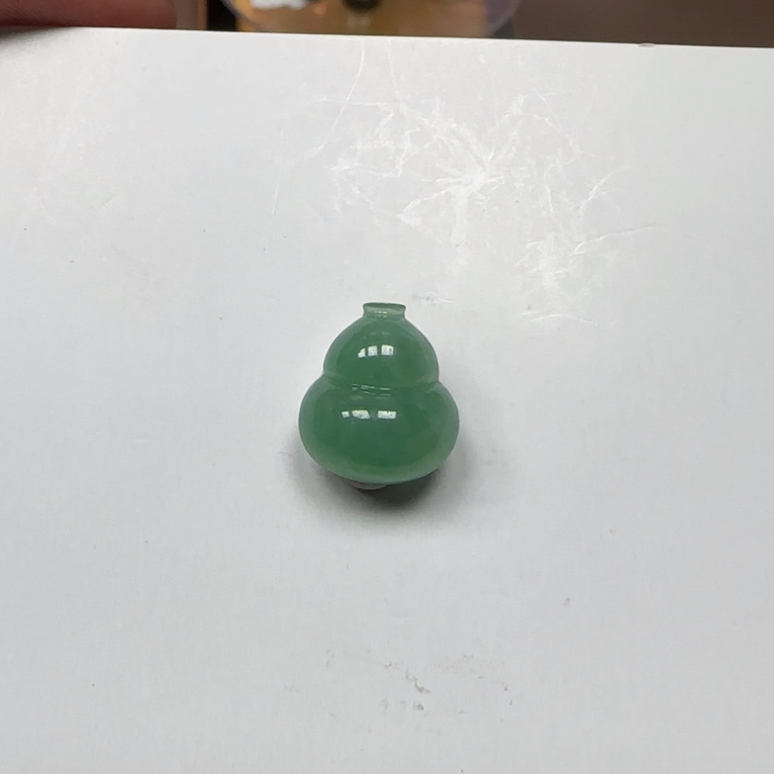 翡翠未镶嵌颈饰葫芦