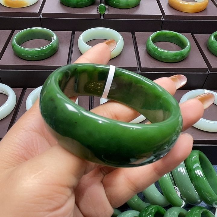 和田玉（碧玉）未镶嵌手镯