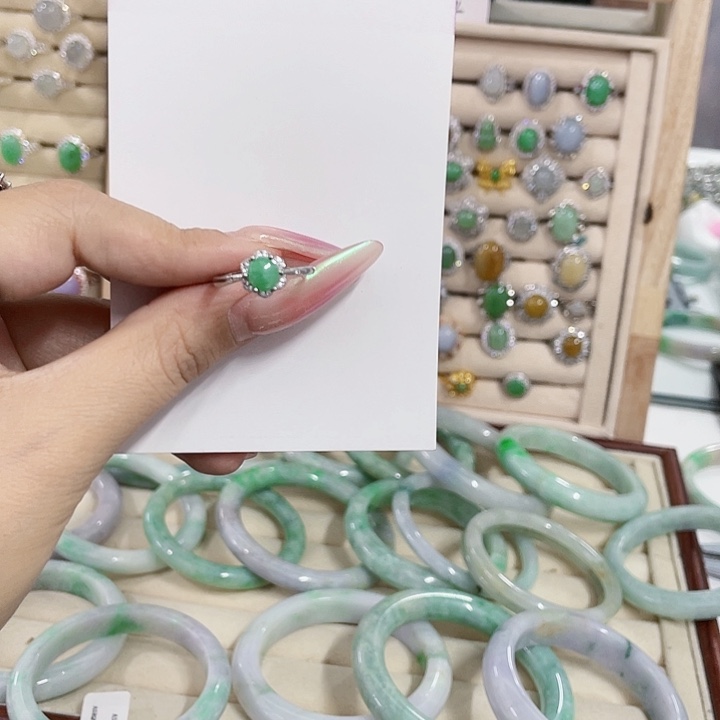 翡翠未镶嵌颈饰天然翡翠Ａ货