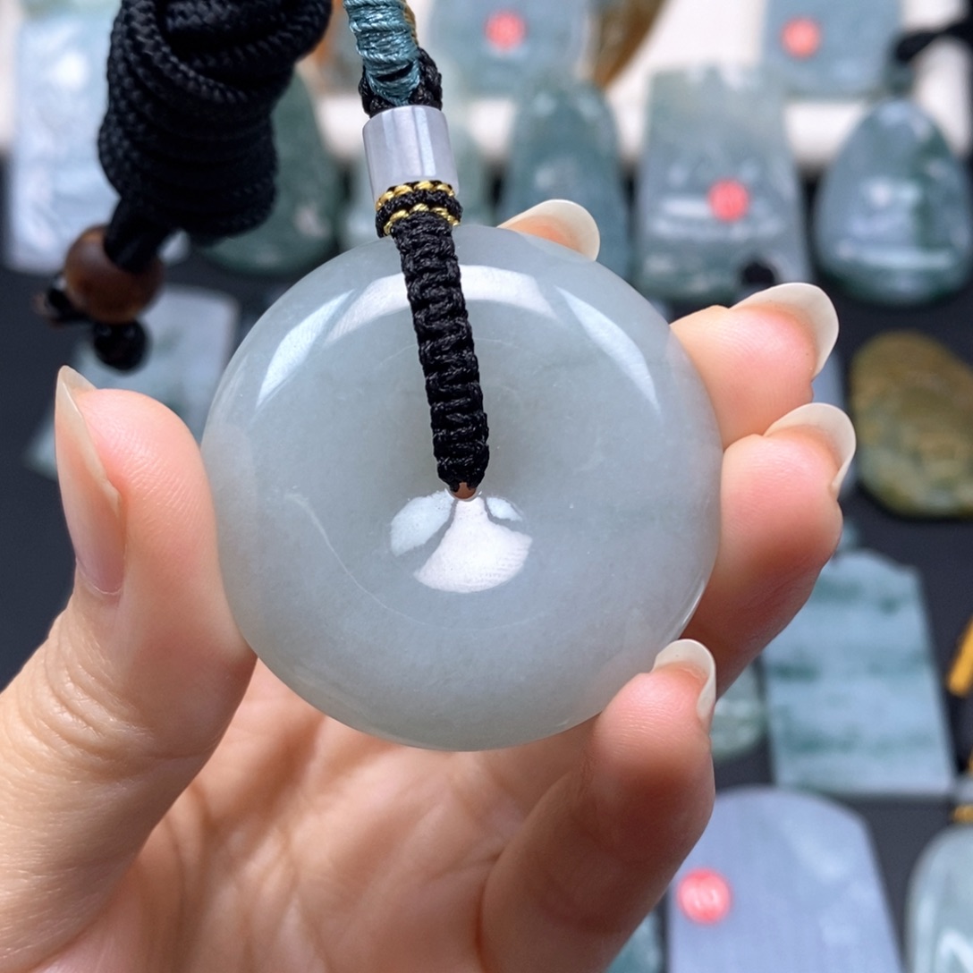 翡翠未镶嵌颈饰平安扣