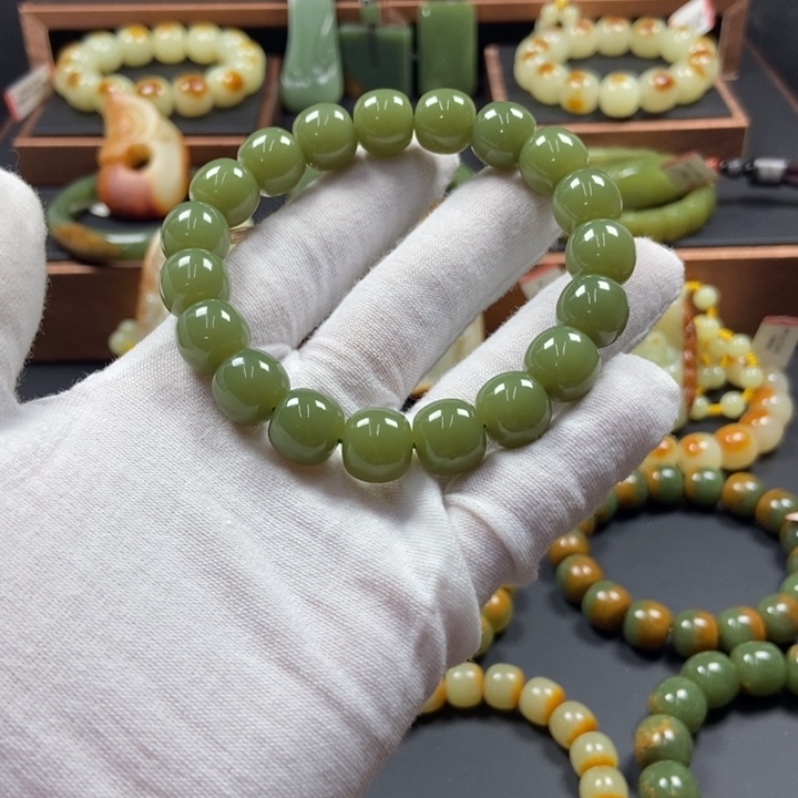 风***扬透闪石质玉未镶嵌手链