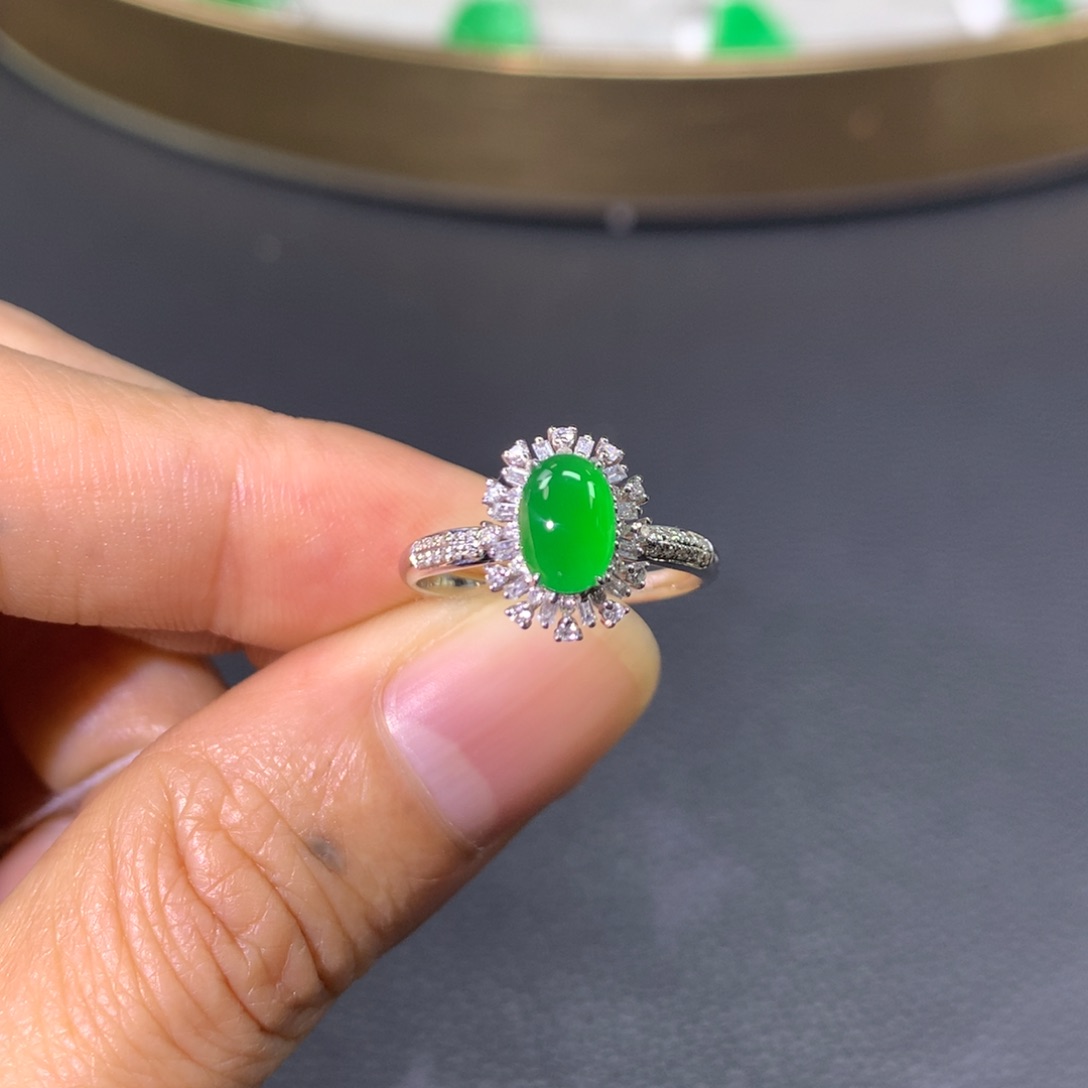 翡翠戒指18K金镶嵌翡翠