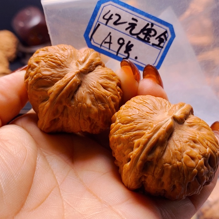 文玩核桃吊坠元宝