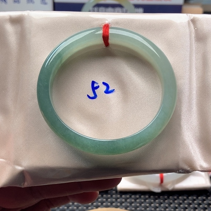 翡翠未镶嵌手镯翡翠未镶嵌手镯3