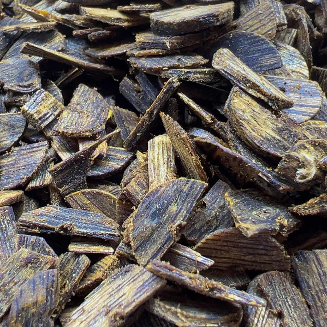 沉香木手把件绿奇楠沉香高油片片珠20克