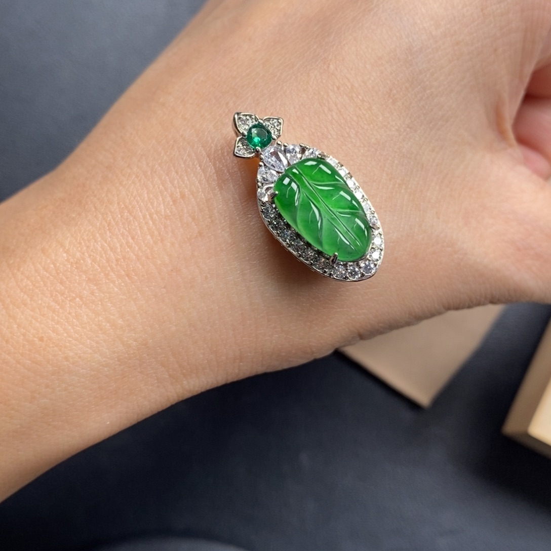 翡翠颈饰未镶嵌翡翠