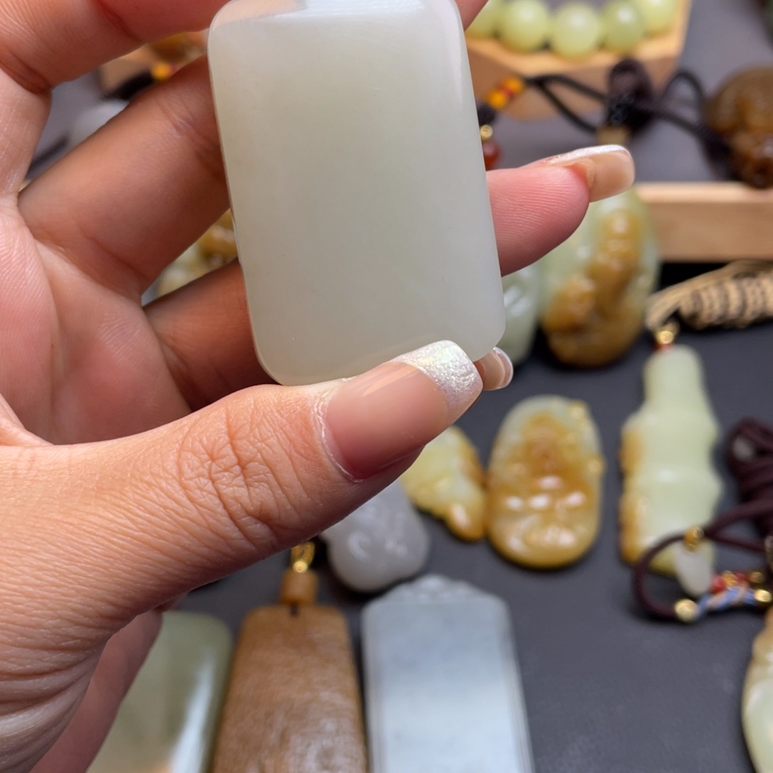 和田玉颈饰未镶嵌