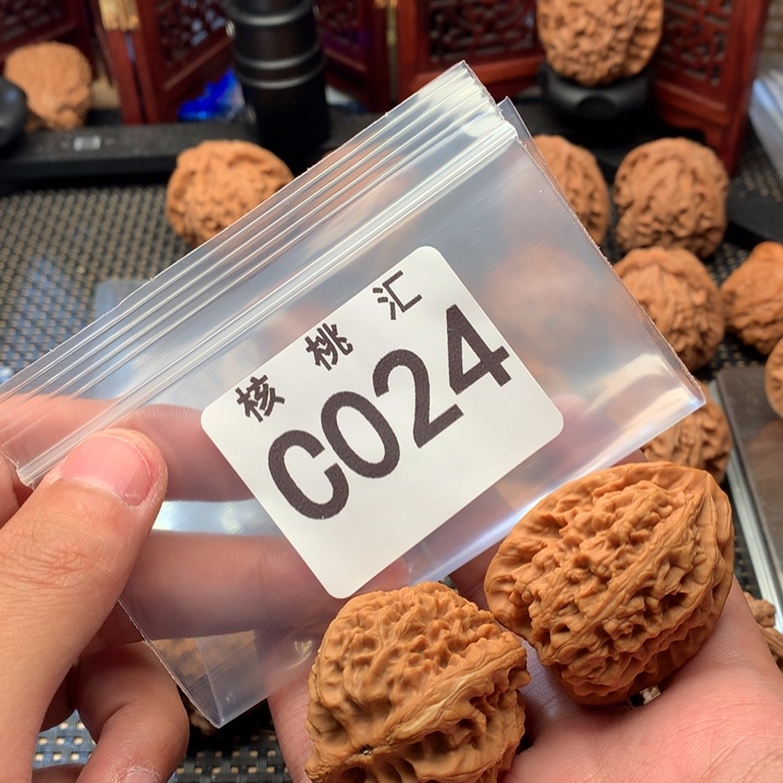 文玩核桃吊坠红锦鲤