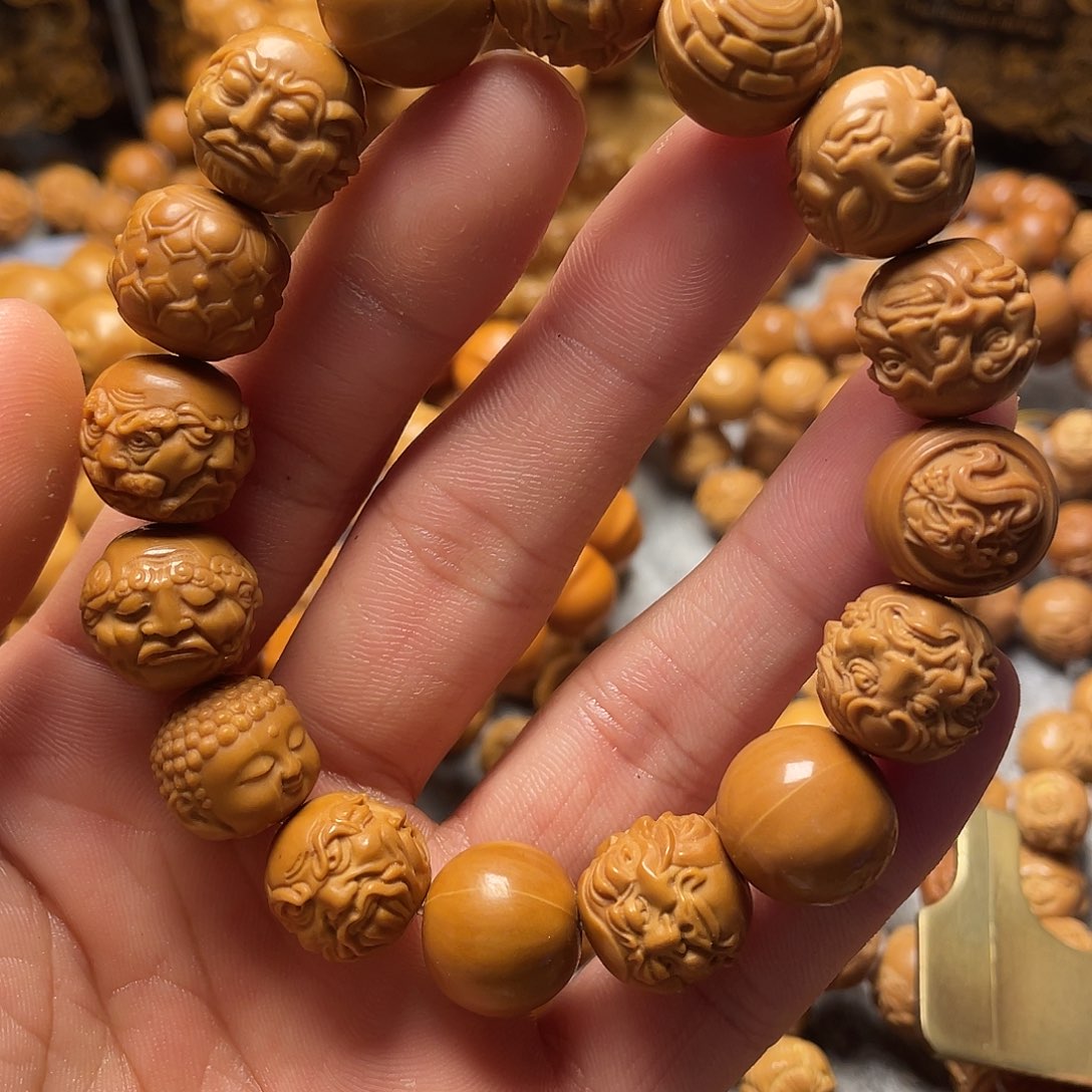 猴头核桃雕刻四面罗汉