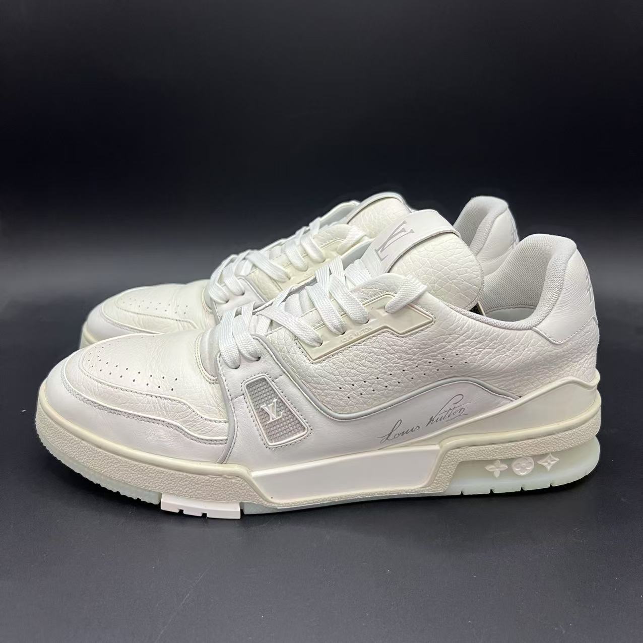 95新 LouisVuitton/路易威登 男士时尚白水泥tranier42码 lb391