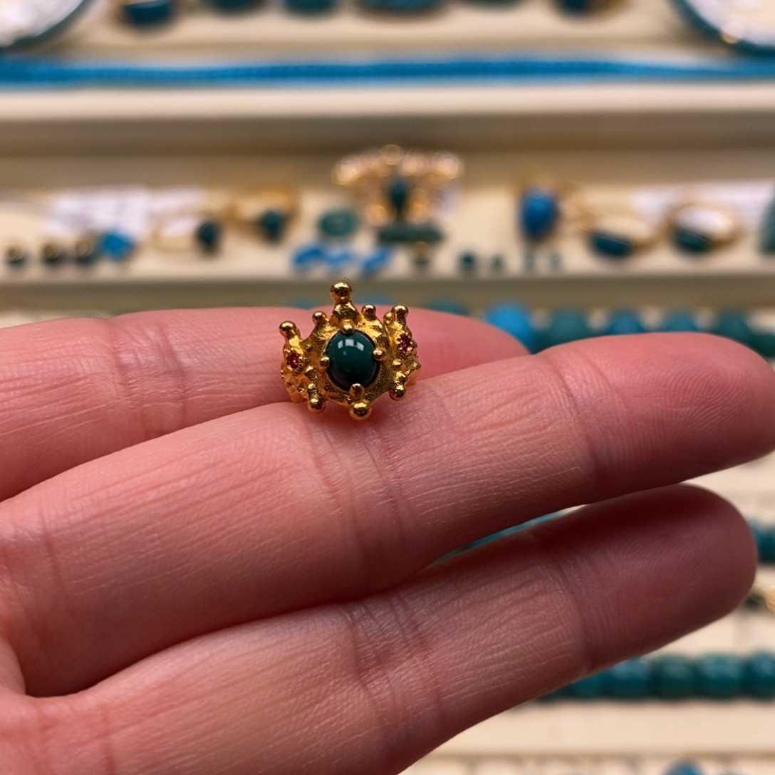 绿松石18K金镶嵌珠宝奇石皇冠卡环搭配8.2-9.2