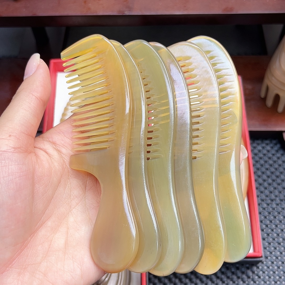 纯手工制作纯牛角梳子