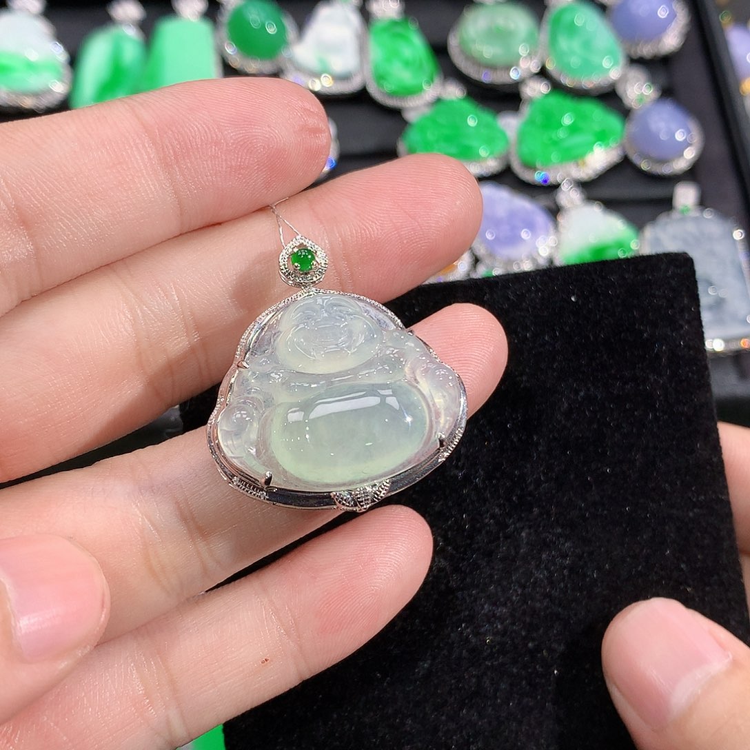 翡翠18K金镶嵌颈饰