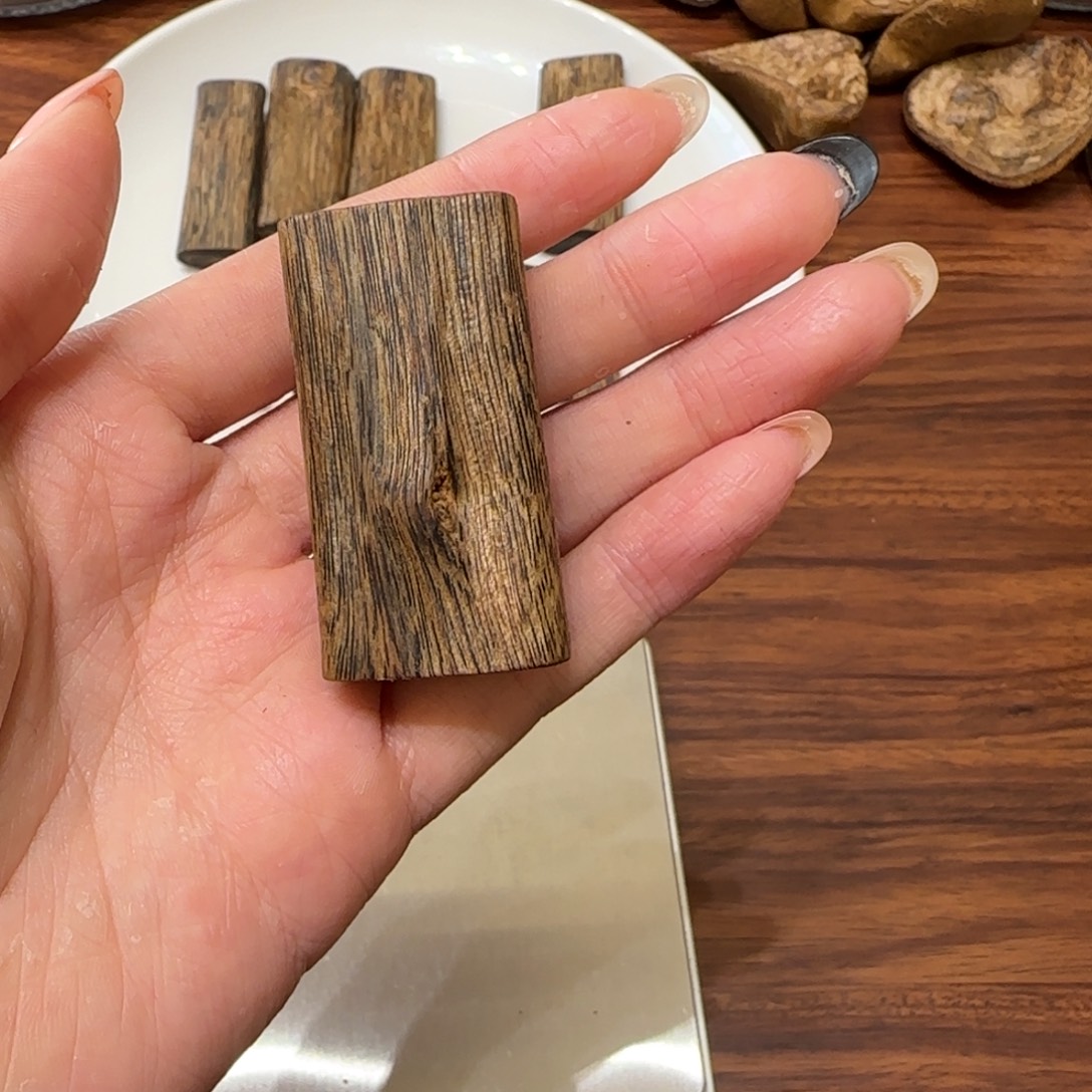 用***4沉香沉香碎屑奇楠无事牌9.2克