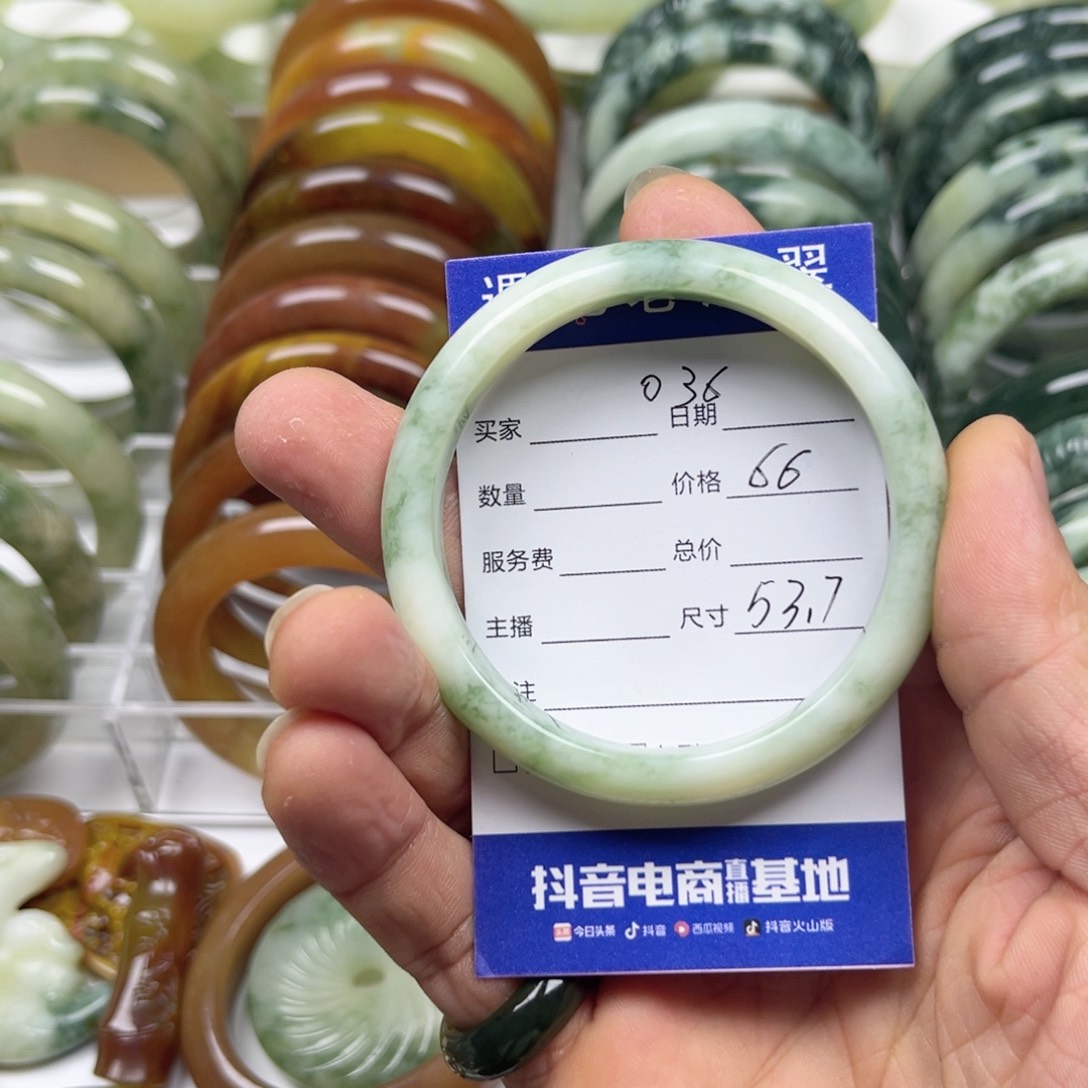 透闪石-蛇纹石玉手镯未镶嵌