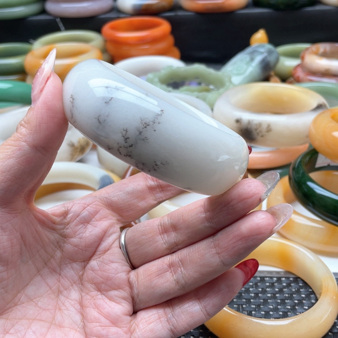 石英质玉手镯未镶嵌布*芬