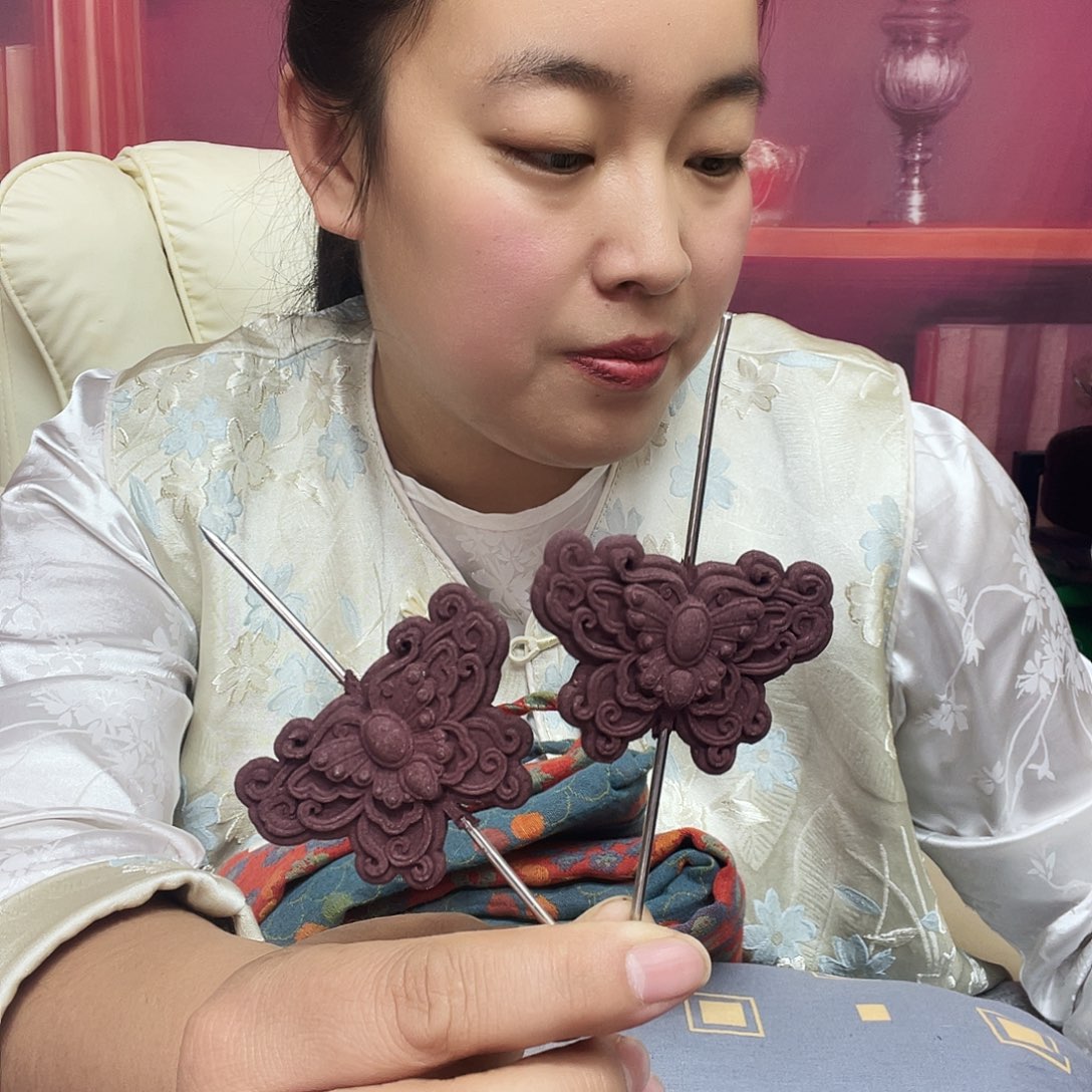 心***女泥塑玫瑰大蝴蝶的