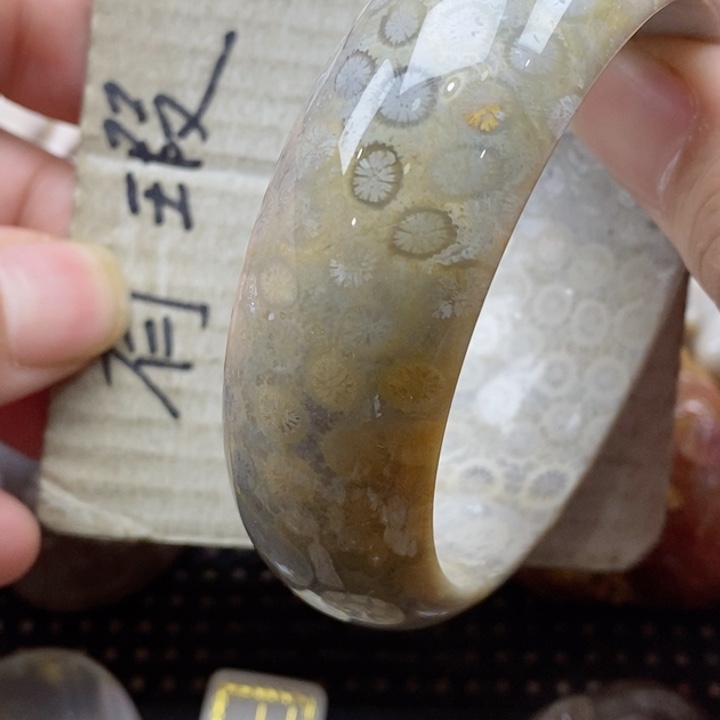 石英质玉颈饰未镶嵌