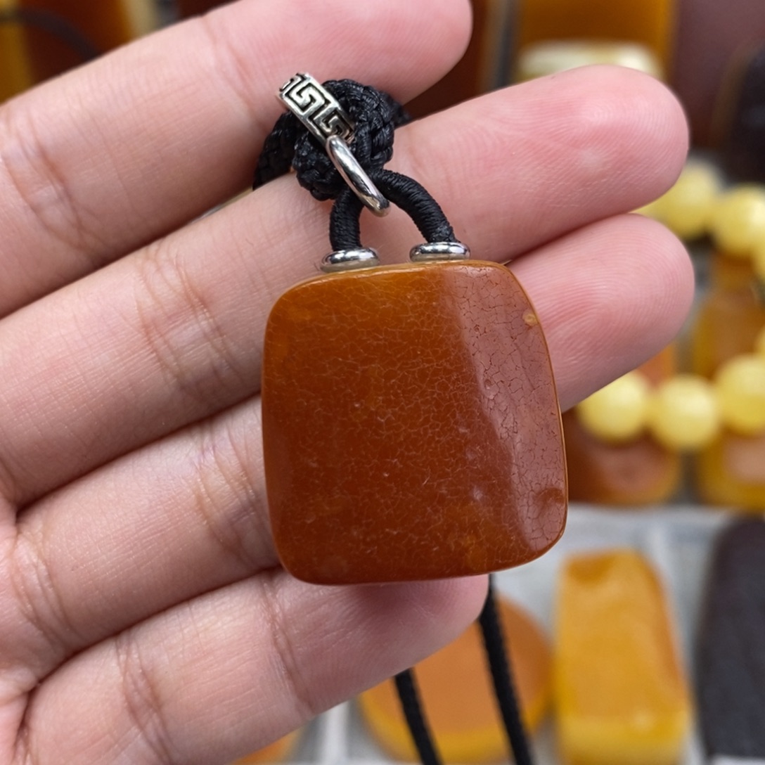 琥珀吊坠(赠链)未镶嵌