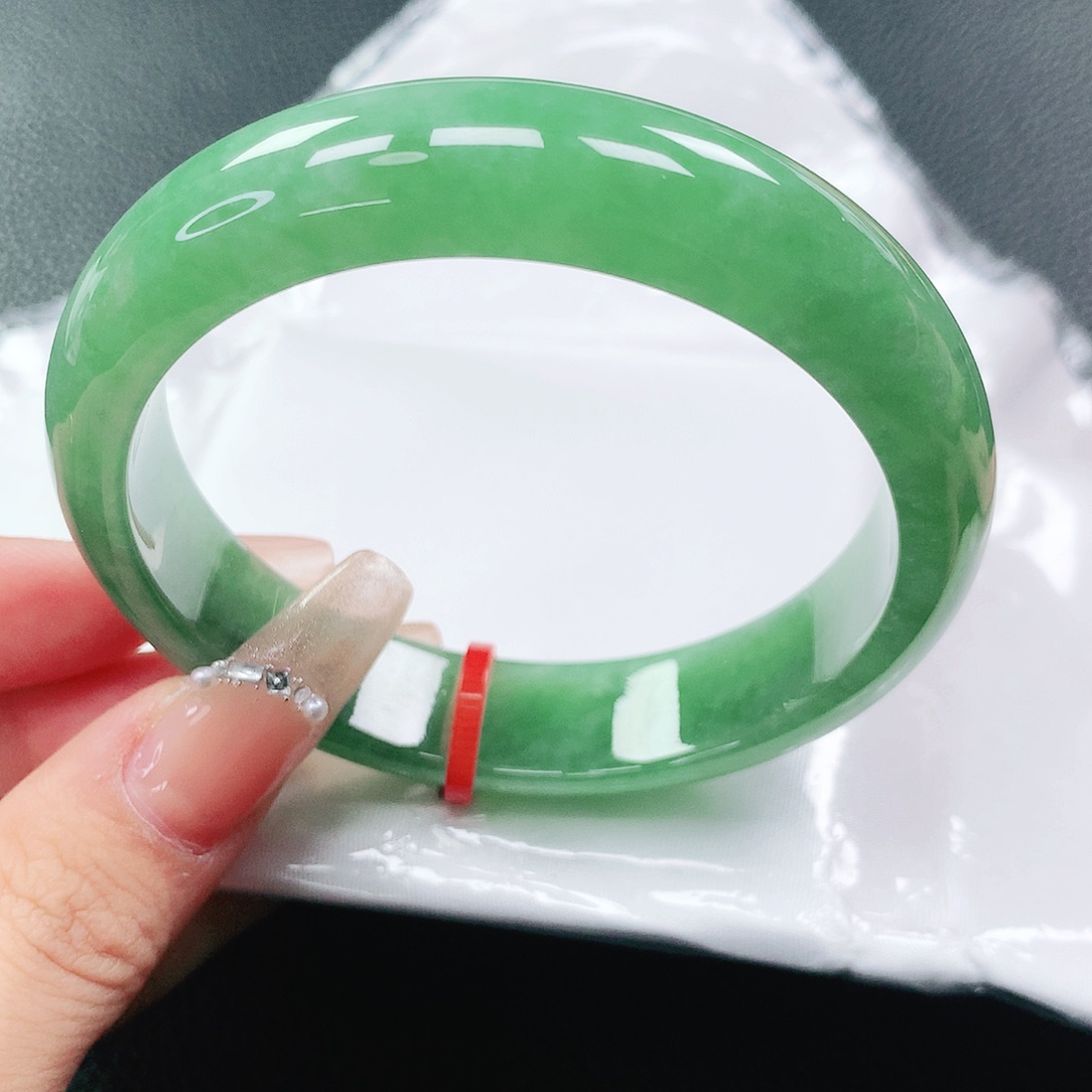 翡翠手镯未镶嵌57圈