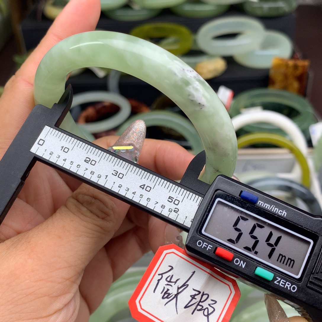 蛇纹石玉未镶嵌手镯603