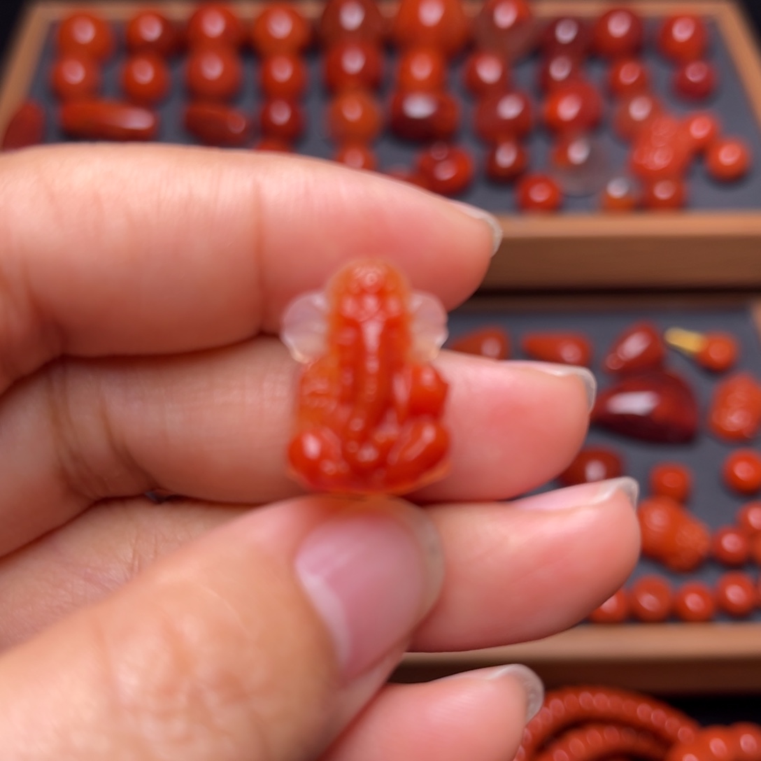 南红玛瑙配饰未镶嵌象神背云