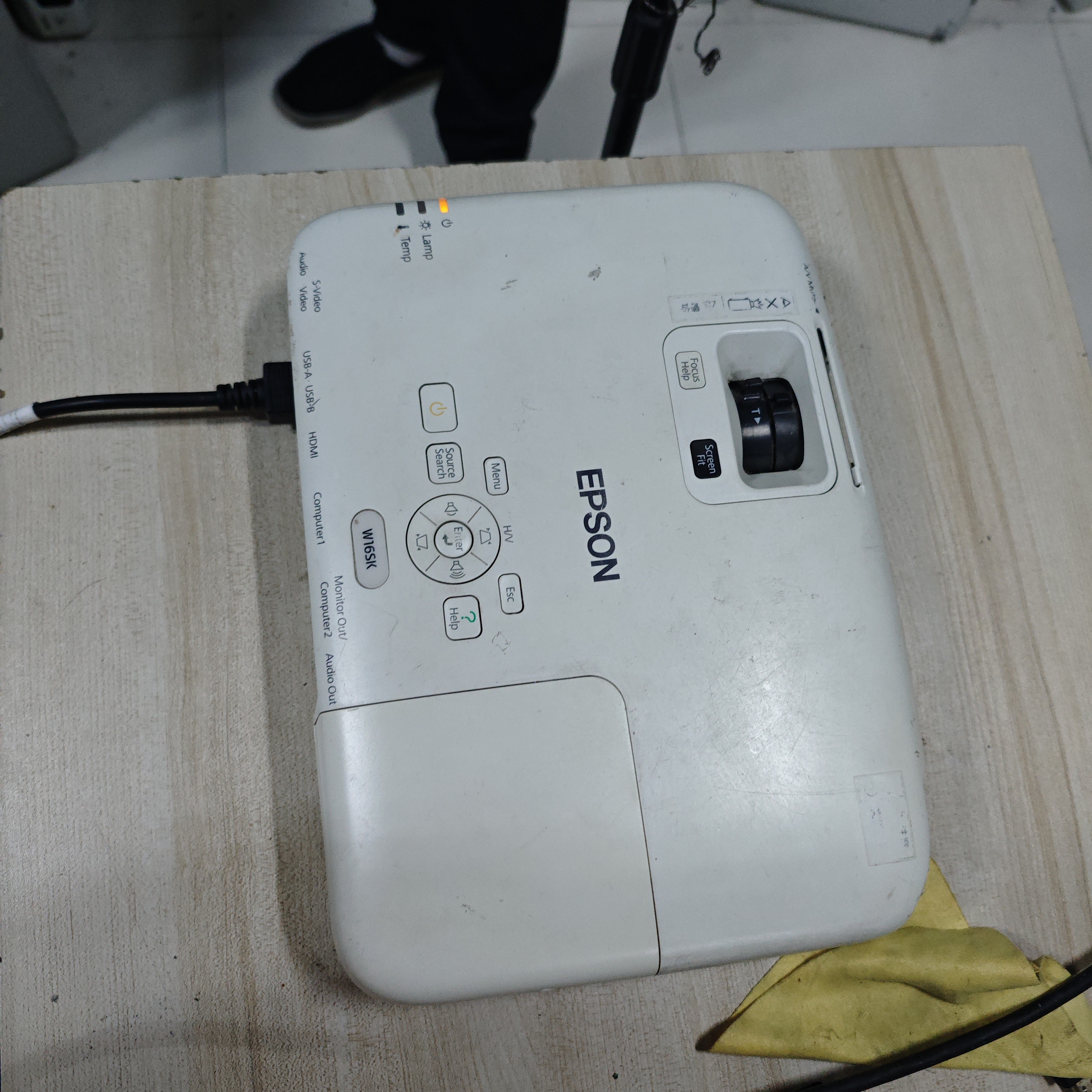 高清长焦投影仪运费到付