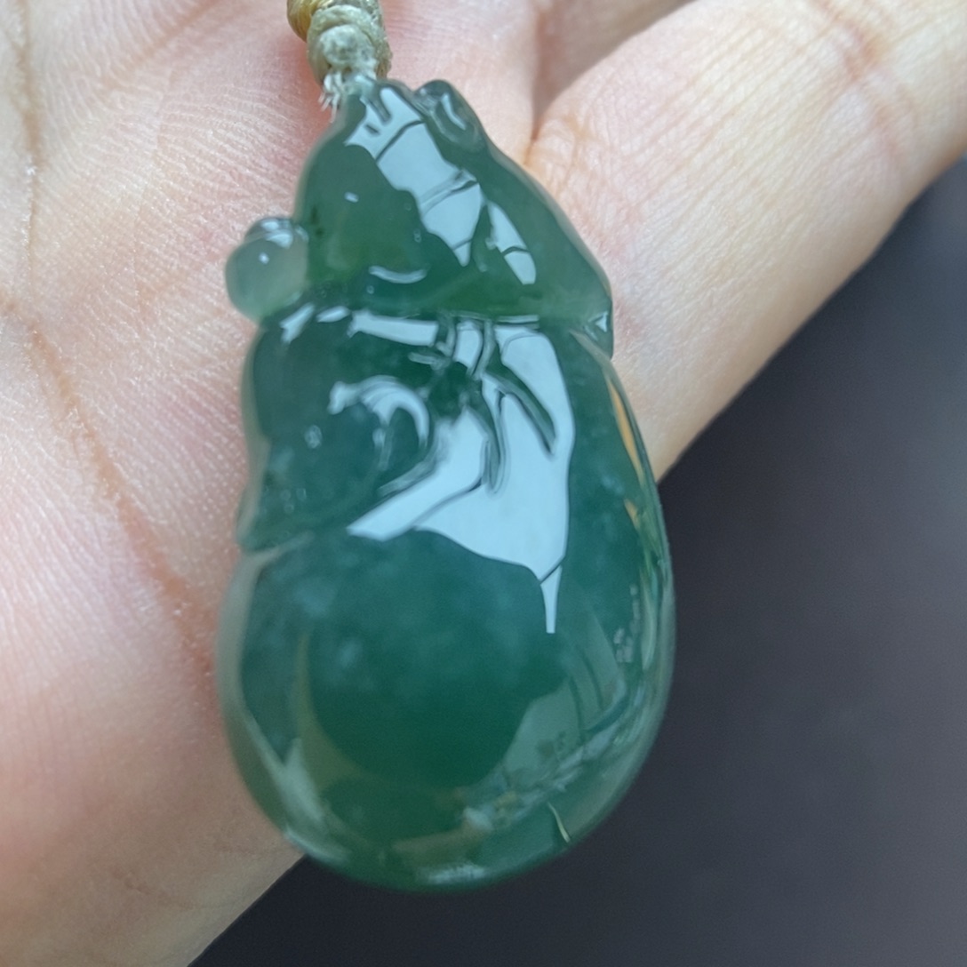 翡翠未镶嵌颈饰钱袋