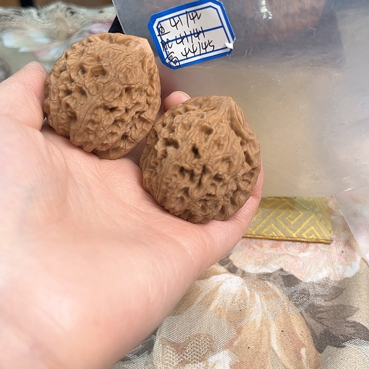 文玩核桃把件水龙纹有修