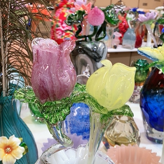 琉璃花瓶高45厘米宽9厘米