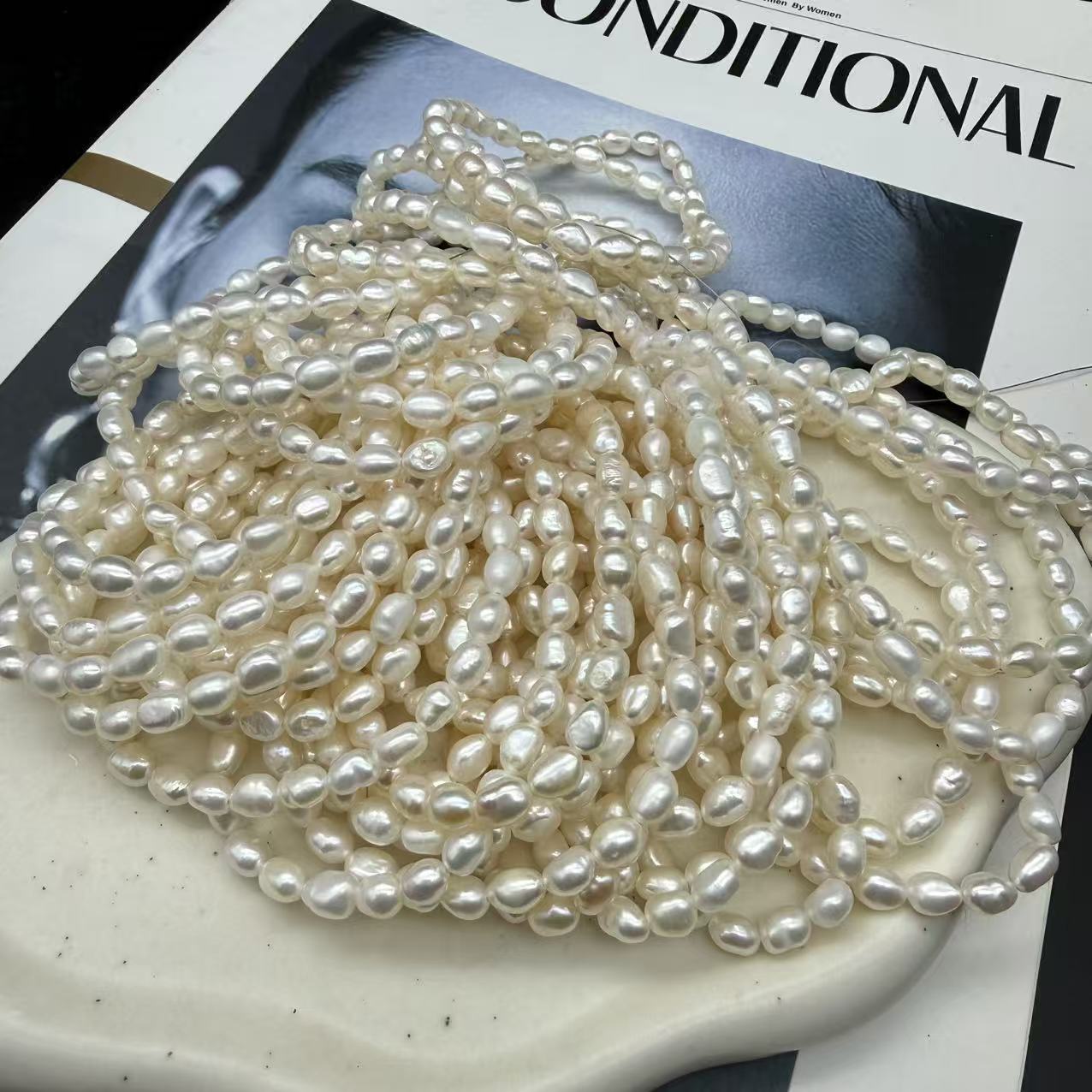 【E110】淡水无核米型极光彩色枣珠弹力绳手串（多样性发一）