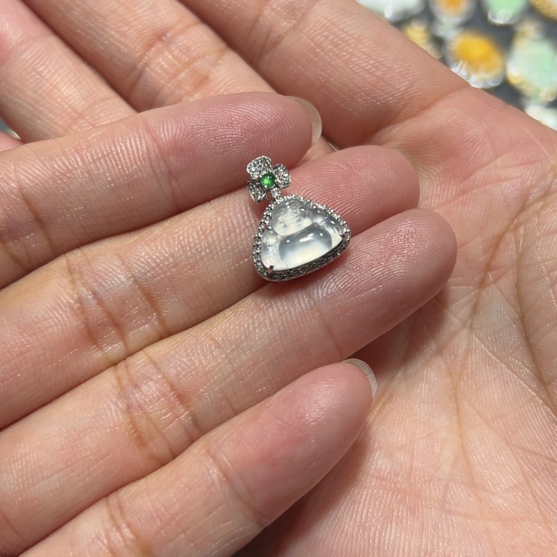翡翠颈饰18K金镶嵌吊坠