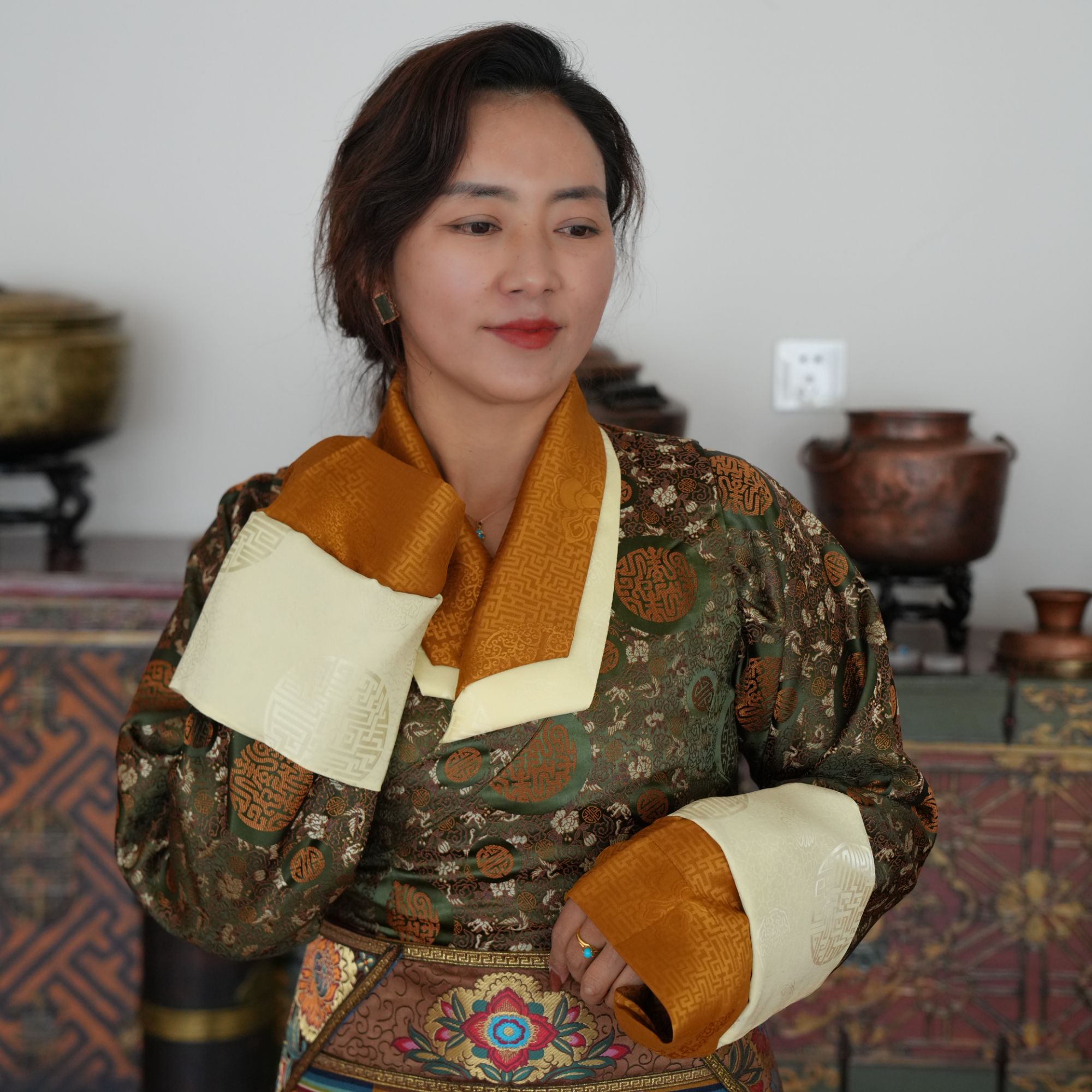 民族服装缎面无袖藏袍复古款拉萨服四季款民族风藏式女款传统