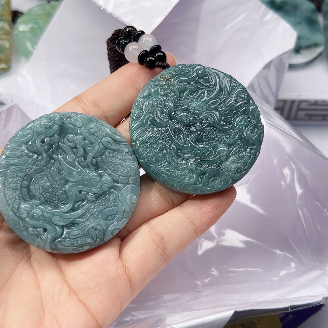 翡翠挂件未镶嵌多样性发一件