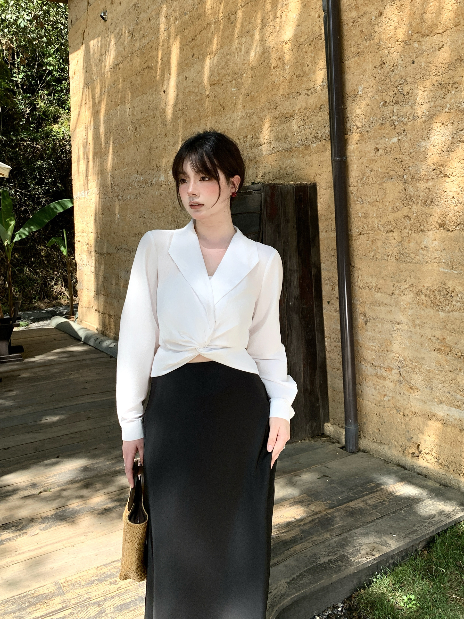 月半鱼【巩俐穿搭】气质V领扭结设计感小众白衬衫抹胸两件套