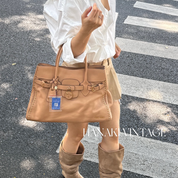 95新 MIU MIU/缪缪 花绮中古/MiuMiu缪缪秀款奶茶笑脸单肩包