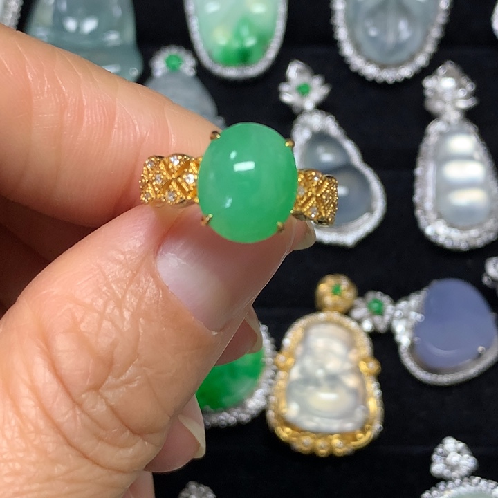 翡翠18K金镶嵌颈饰戒指