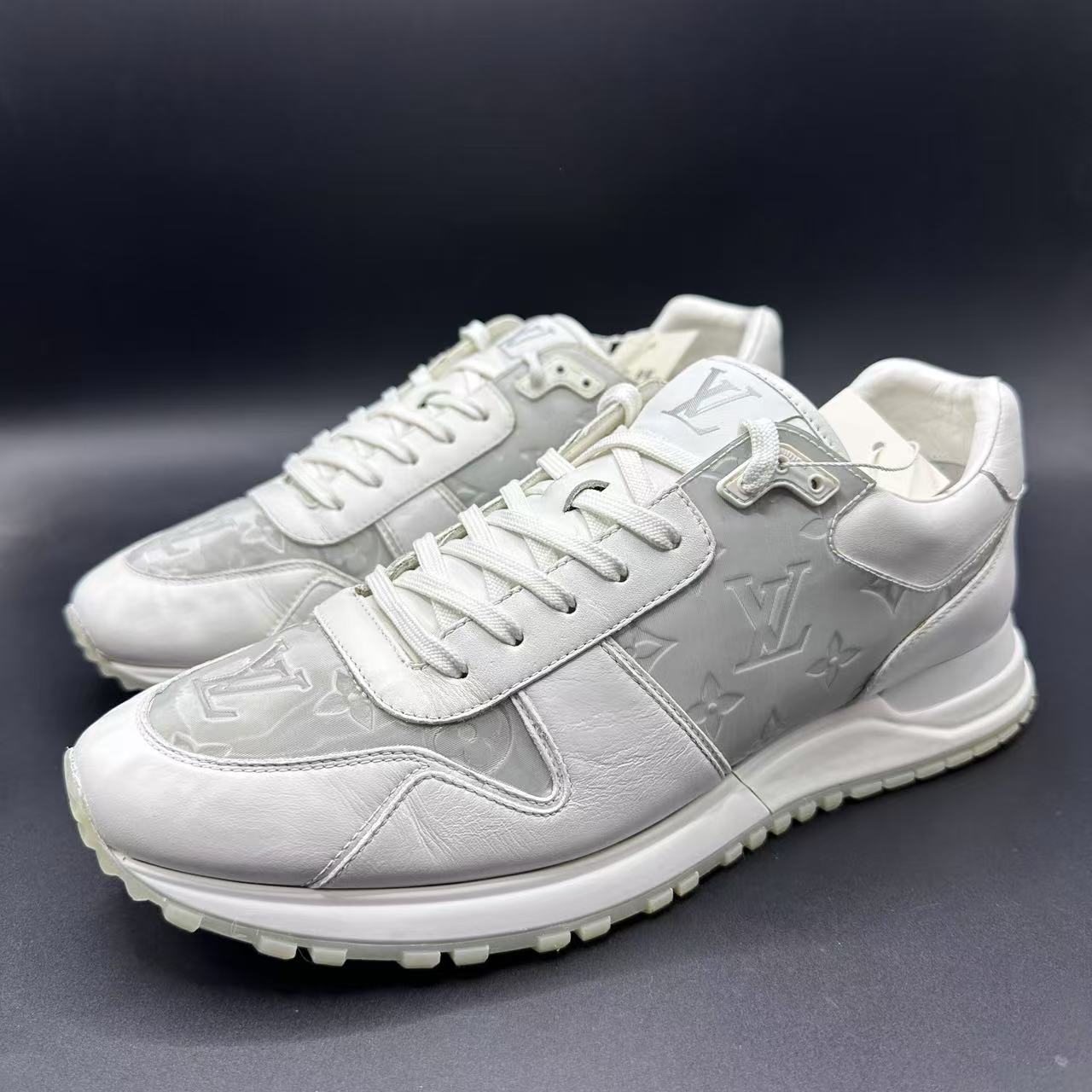 95新 LouisVuitton/路易威登 白镭射runaway运动鞋41.5码 zy248