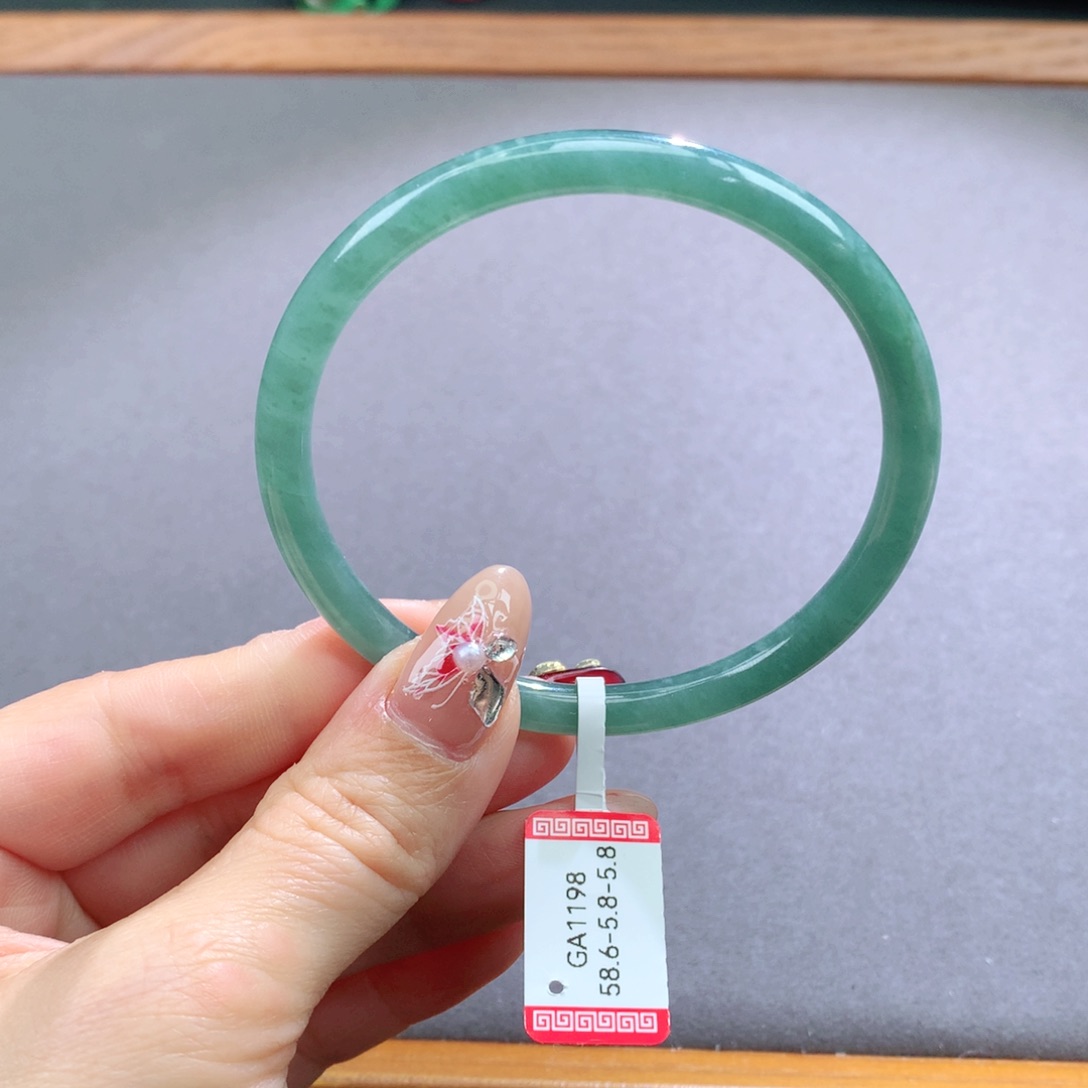 翡翠手镯未镶嵌天然翡翠手镯叮当镯