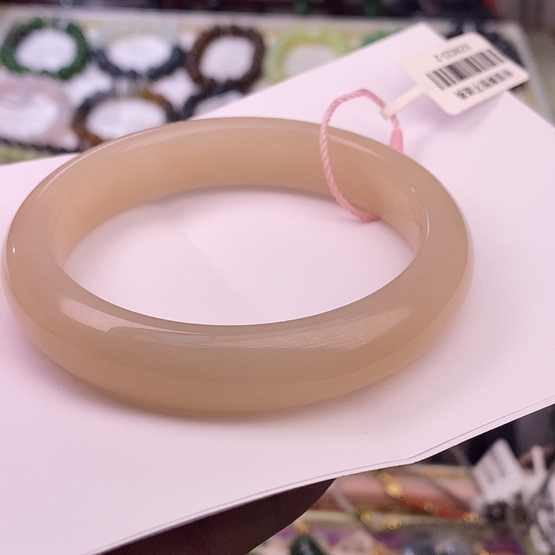 颈饰未镶嵌和田玉毕业级老坑料浓红粉手镯58