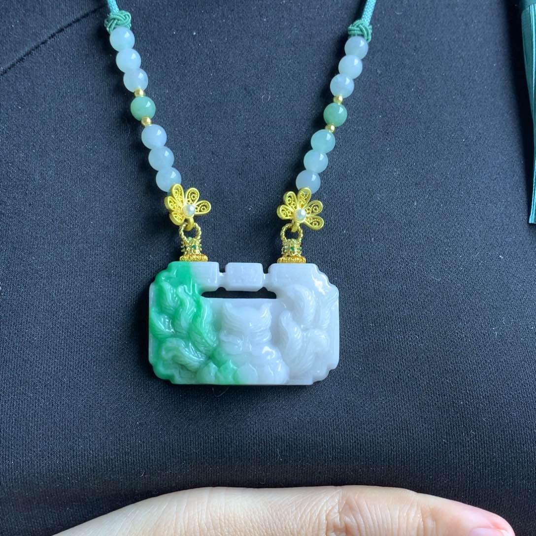 翡翠颈饰未镶嵌翡翠