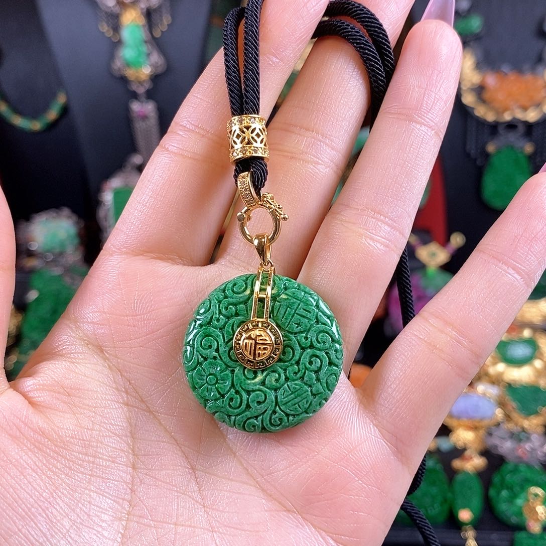 翡翠未镶嵌颈饰吊坠