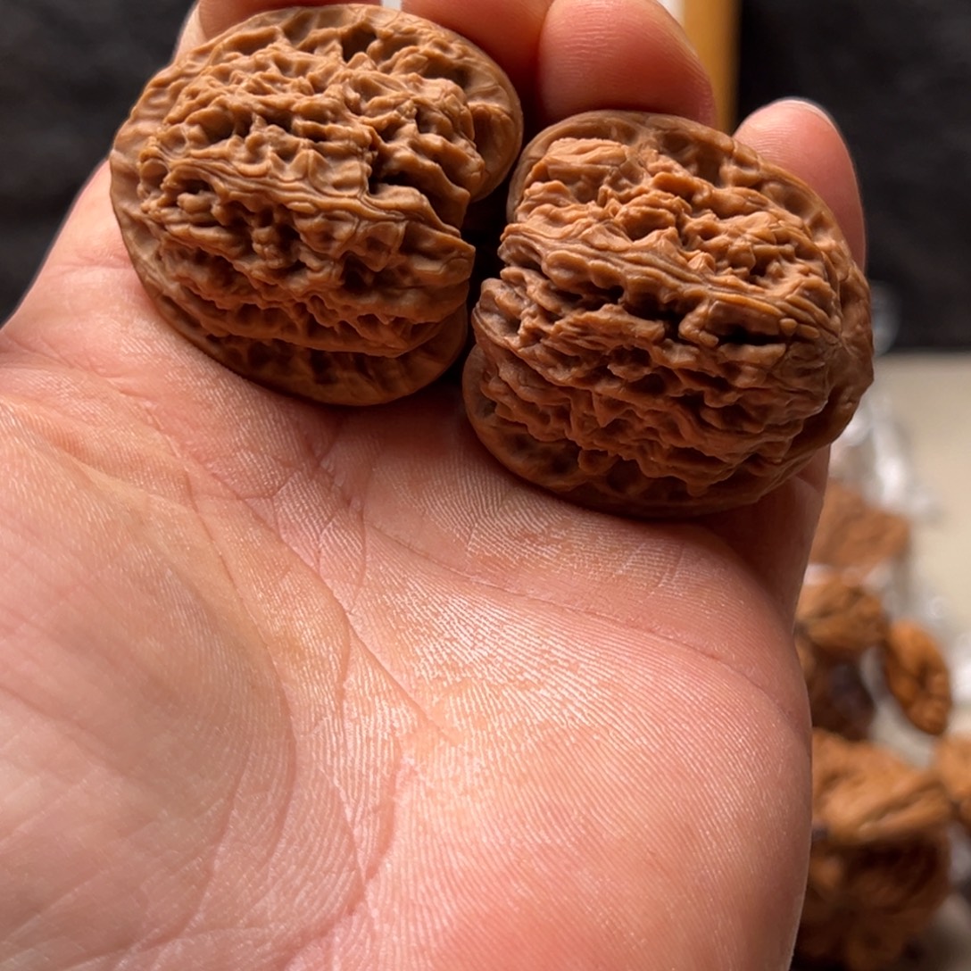 a***r文玩核桃把件南疆39微色差黄点