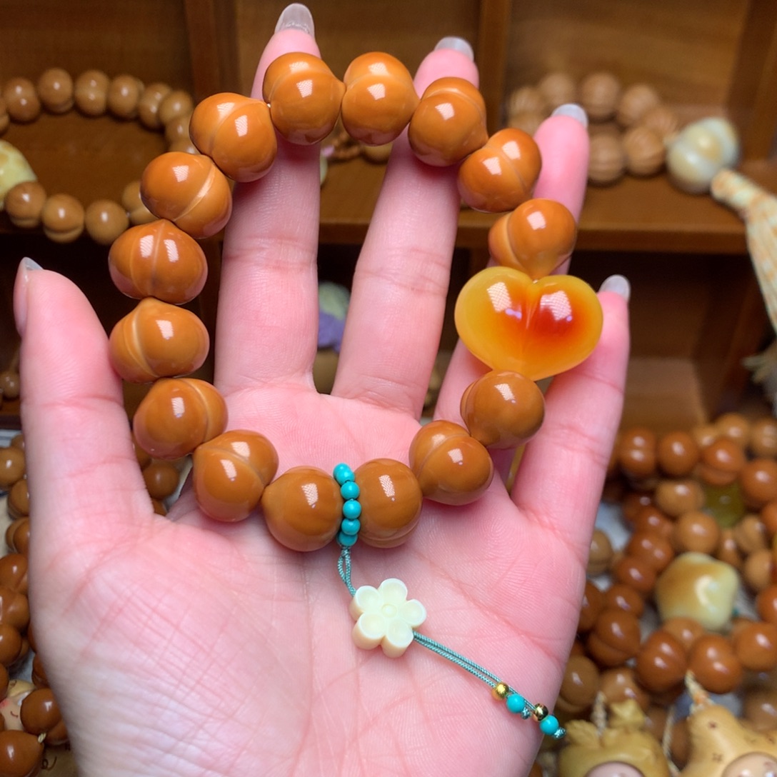 把件猴头核桃16玻璃底屁桃手串定制