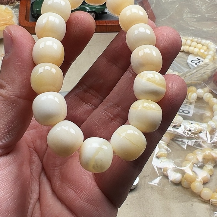 白玉菩提吊坠黄色6055