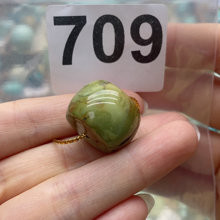 绿松石未镶嵌颈饰