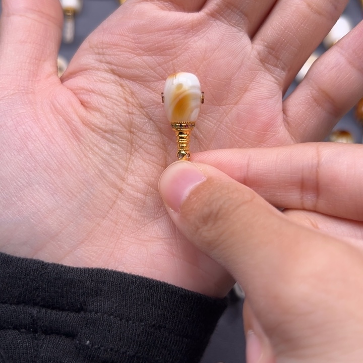 琥珀未镶嵌裸石9.3mm