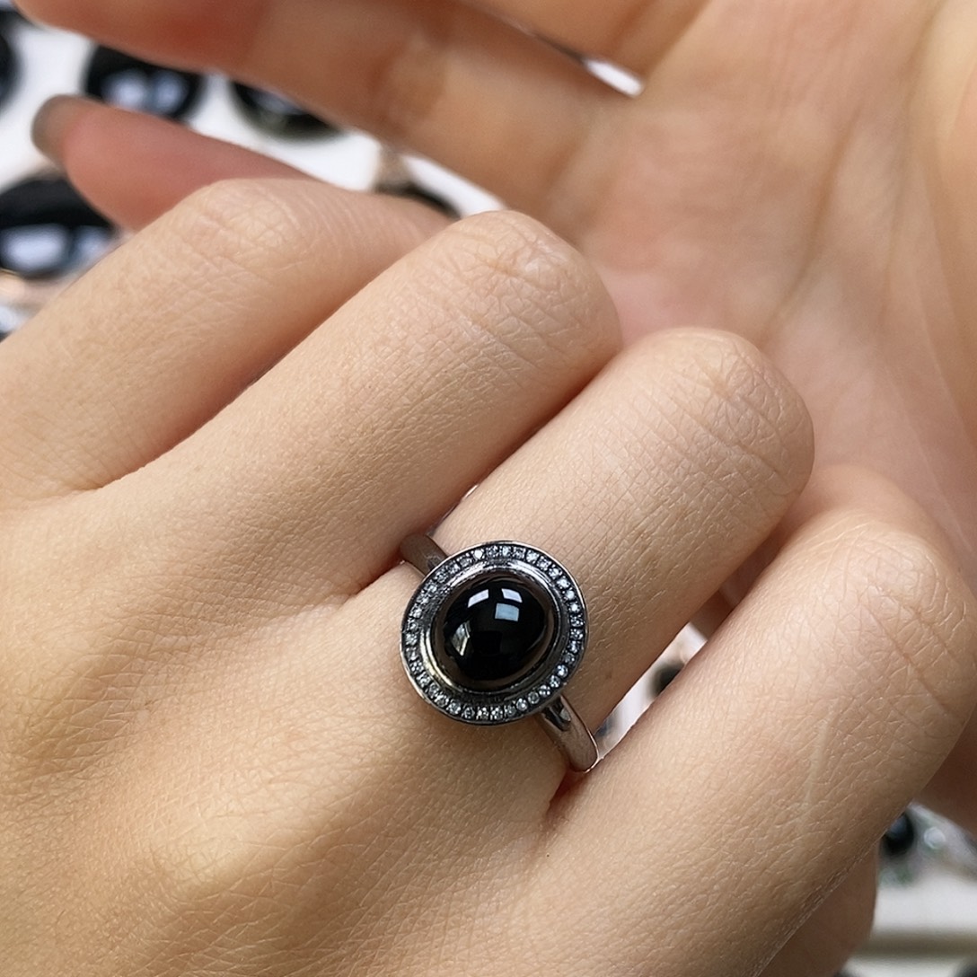 翡翠18K金镶嵌戒指