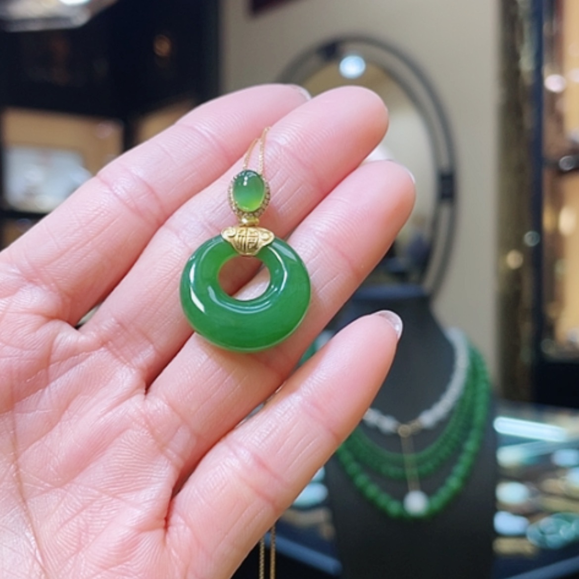 【闪购商品】和田玉18K金镶嵌颈饰公主扣