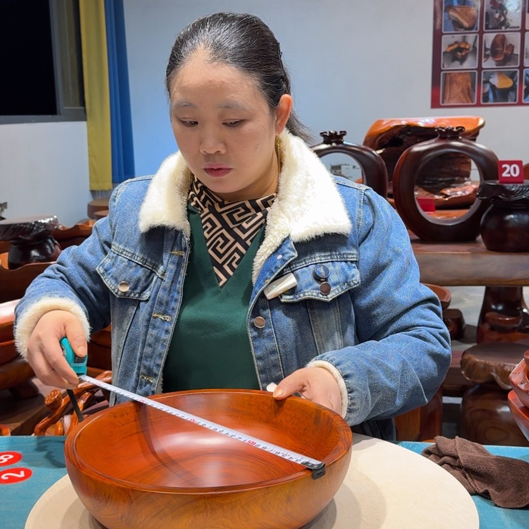 木香樟实木圆形果盘带底